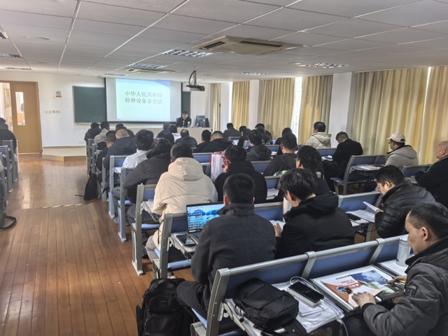 2025年特种设备作业上岗电梯维修T证培训班顺利启动，安全培训提上日程